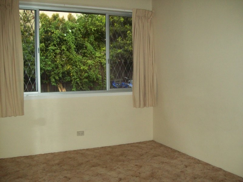 2/120 STANHILL DR, Chevron Island QLD 4217