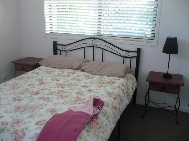 9 OAKLAND DR, Burleigh Waters QLD 4220