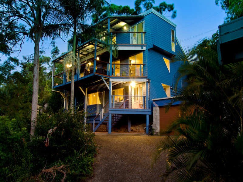 9 RADIATA CRT, Elanora QLD 4221