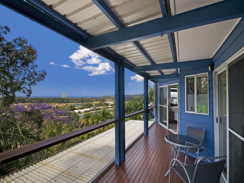 9 RADIATA CRT, Elanora QLD 4221