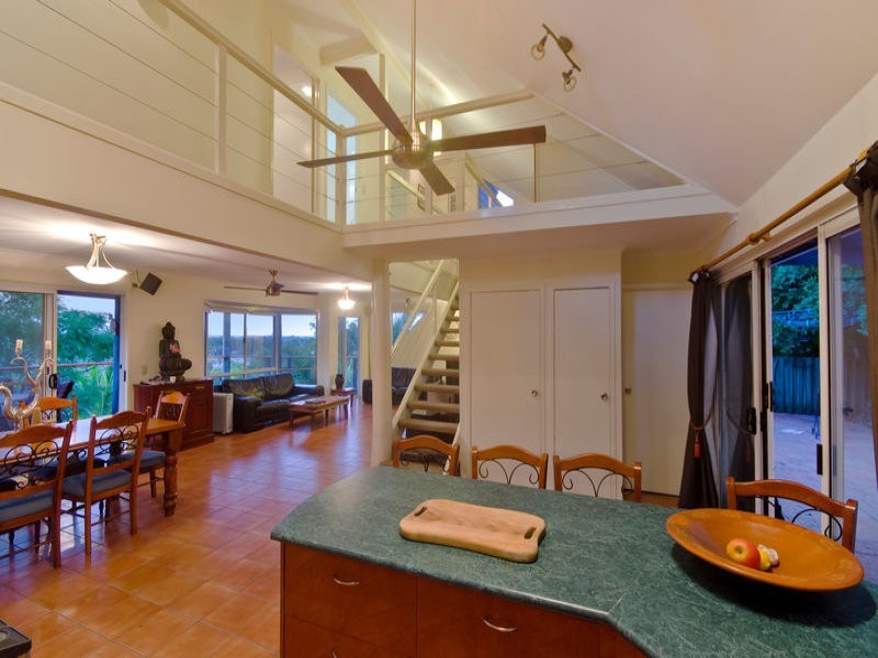 9 RADIATA CRT, Elanora QLD 4221