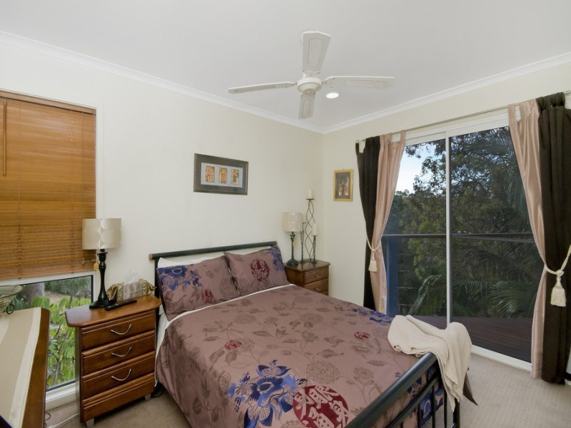 9 RADIATA CRT, Elanora QLD 4221