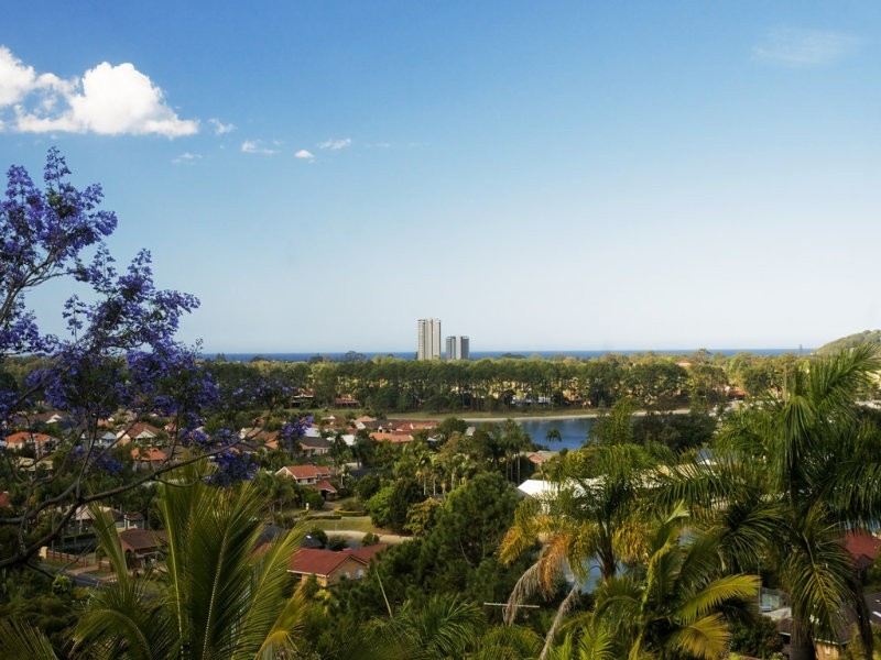 9 RADIATA CRT, Elanora QLD 4221