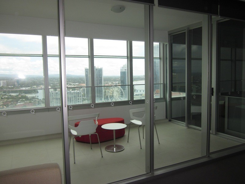 9 HAMILTON AVE, Surfers Paradise QLD 4217