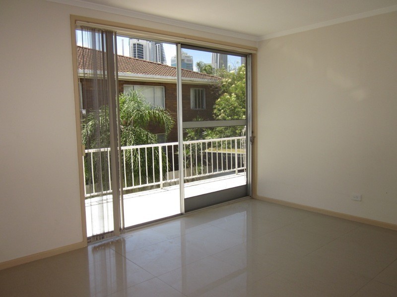 6/11 LEONARD AVE, Surfers Paradise QLD 4217