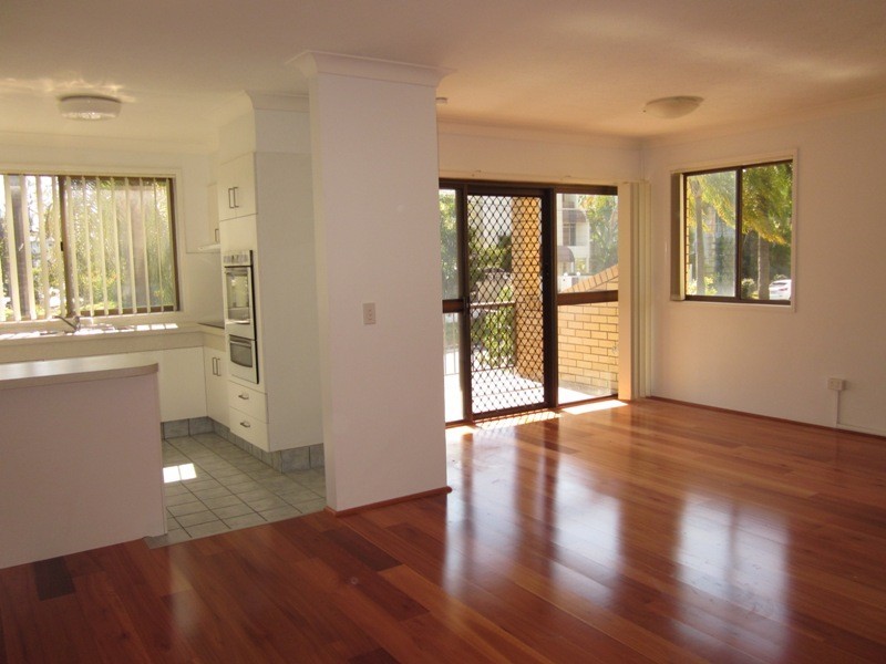 8/16 ST KILDA AVE, Broadbeach QLD 4218