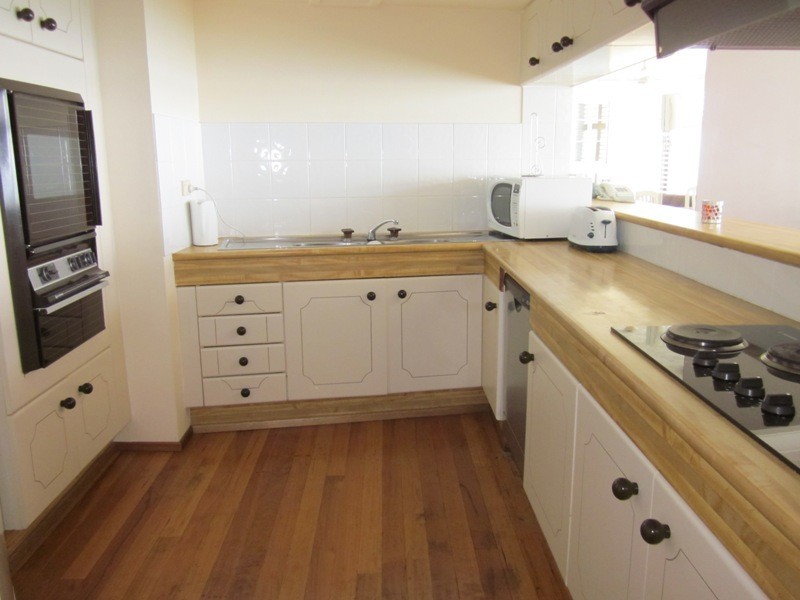 72 THE ESPLANADE, Surfers Paradise QLD 4217