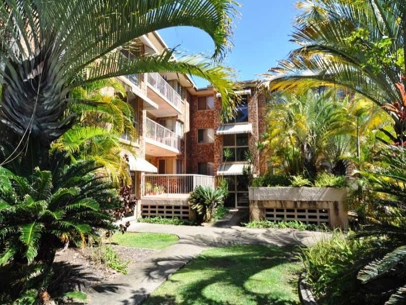 52 WHITBY ST, Southport QLD 4215