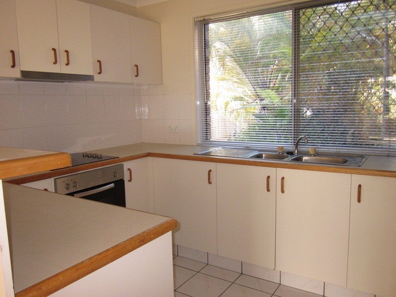 52 WHITBY ST, Southport QLD 4215