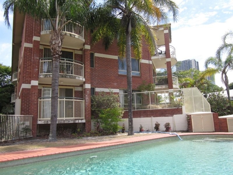 66 BAUER ST, Southport QLD 4215