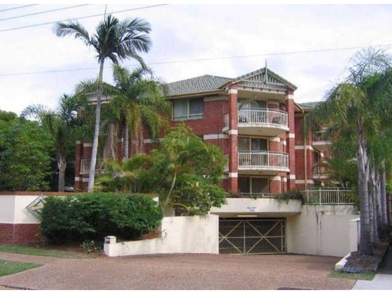 66 BAUER ST, Southport QLD 4215