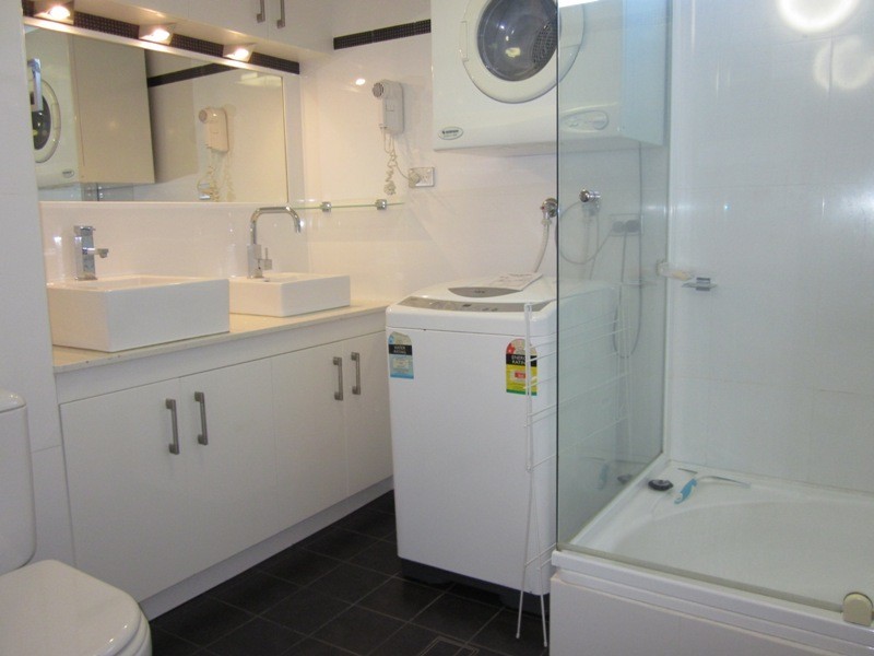 14/21 OLD BURLEIGH RD, Surfers Paradise QLD 4217