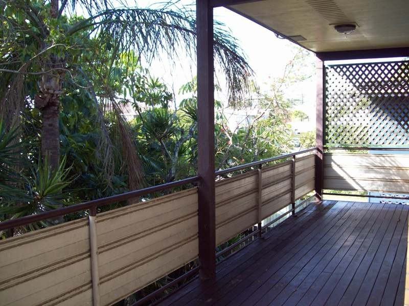 28 LAVARACK RD, Mermaid Beach QLD 4218