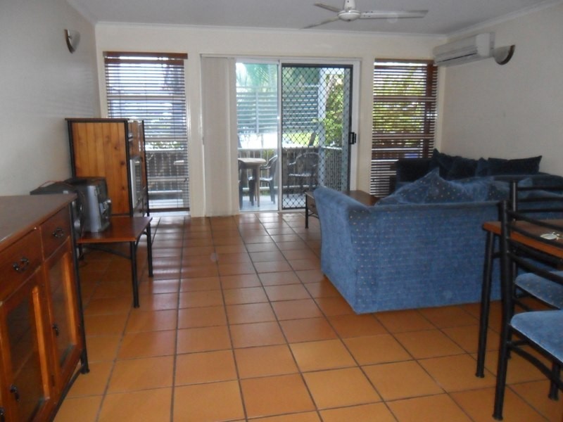 16 CRESCENT AVE, Mermaid Beach QLD 4218