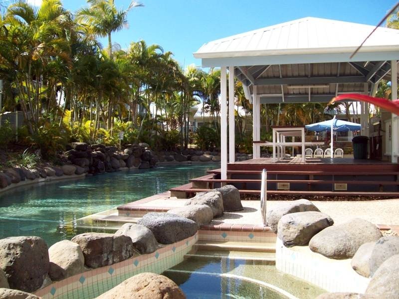 16 CRESCENT AVE, Mermaid Beach QLD 4218