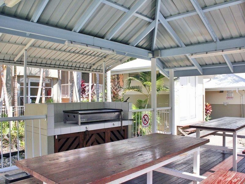 16 CRESCENT AVE, Mermaid Beach QLD 4218