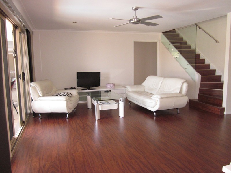 76 HOOKER BLVD, Mermaid Waters QLD 4218