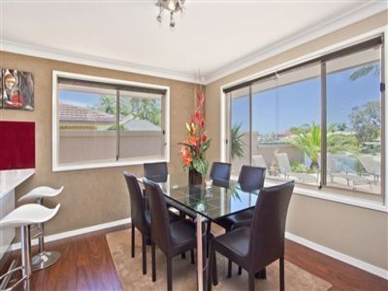 76 HOOKER BLVD, Mermaid Waters QLD 4218