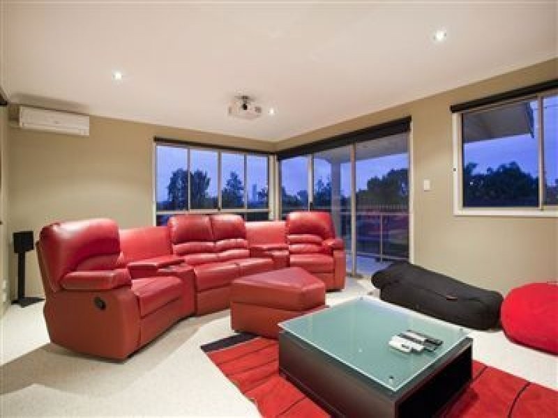 76 HOOKER BLVD, Mermaid Waters QLD 4218