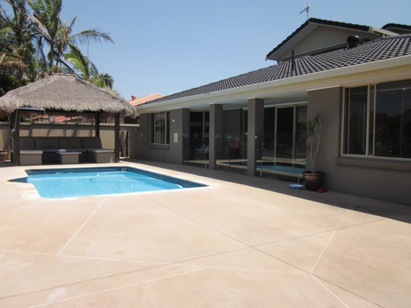 76 HOOKER BLVD, Mermaid Waters QLD 4218