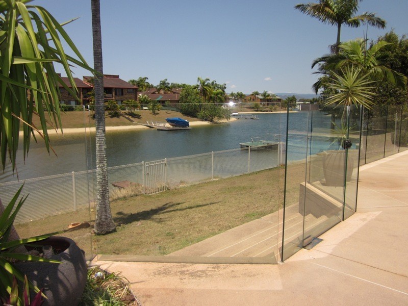 76 HOOKER BLVD, Mermaid Waters QLD 4218