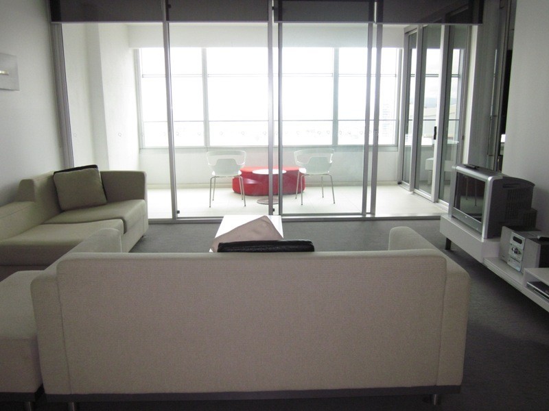 9 hamilton ave, Surfers Paradise QLD 4217