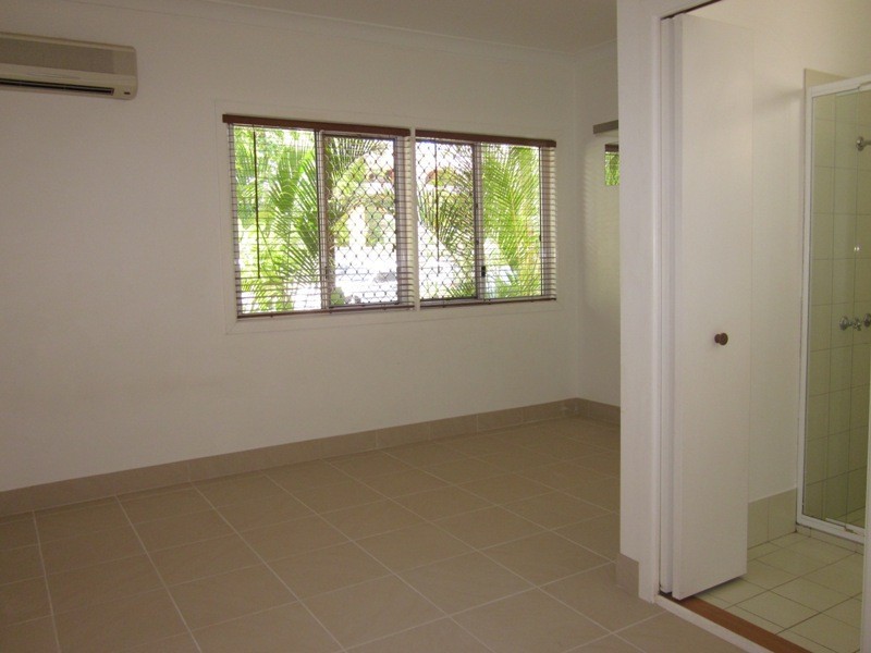 34 Armrick Ave, Broadbeach QLD 4218