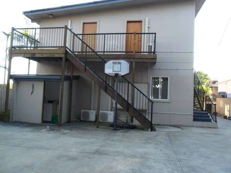 34 Armrick Ave, Broadbeach QLD 4218