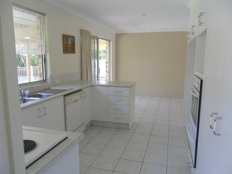 28 WAITOMO ST, Broadbeach Waters QLD 4218