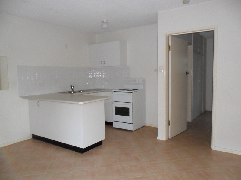 2/11 LEONARD AVE, Surfers Paradise QLD 4217