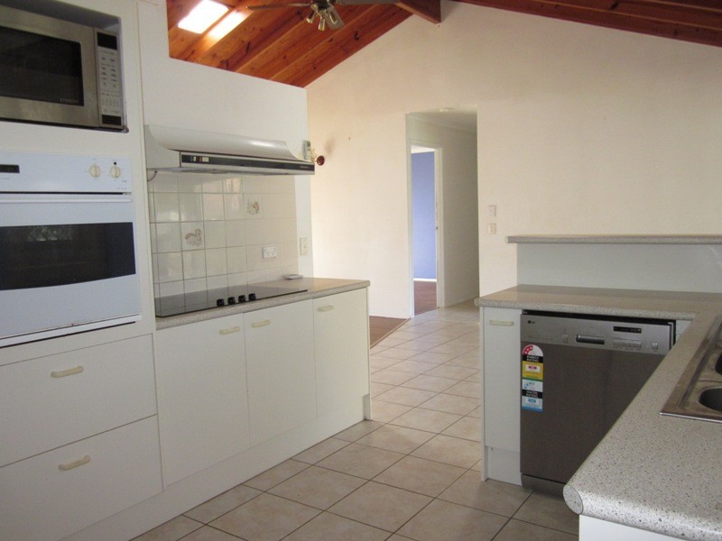 5 LAUNCH ROAD, Mermaid Waters QLD 4218