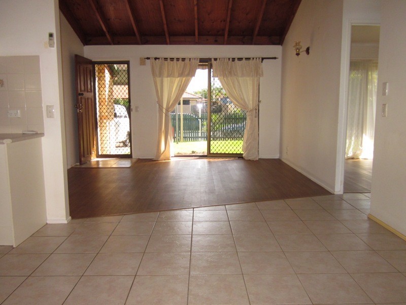 5 LAUNCH ROAD, Mermaid Waters QLD 4218