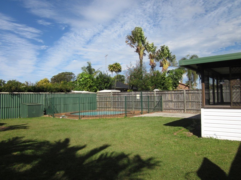 5 LAUNCH ROAD, Mermaid Waters QLD 4218