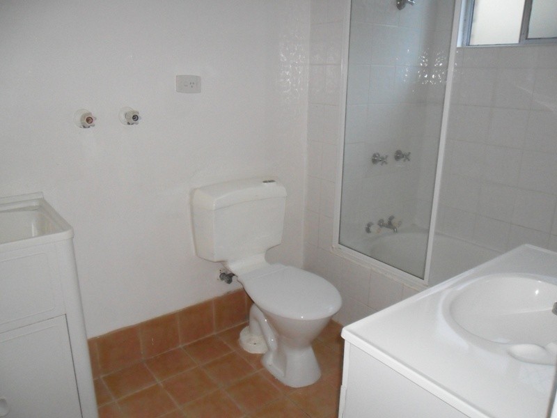 2/11 LEONARD AVE, Surfers Paradise QLD 4217