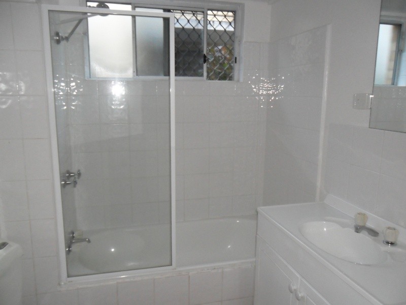 2/11 LEONARD AVE, Surfers Paradise QLD 4217