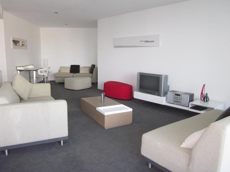 9 HAMILTION AVENUE, Surfers Paradise QLD 4217