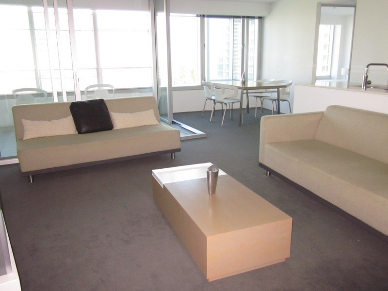 9 HAMILTION AVENUE, Surfers Paradise QLD 4217