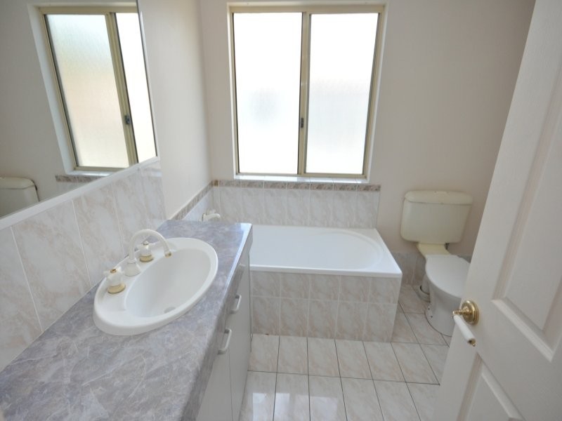 12 FORTUNA AVE, Parkwood QLD 4214