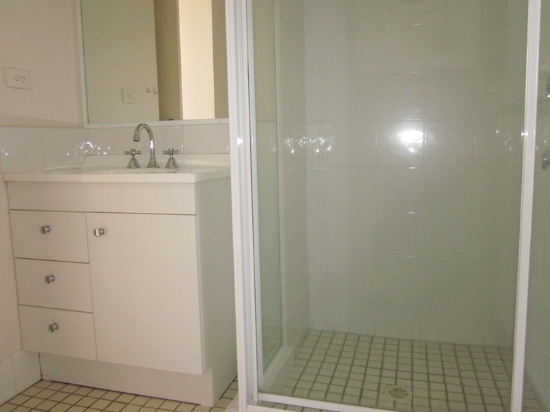 Clear Island Waters QLD 4226