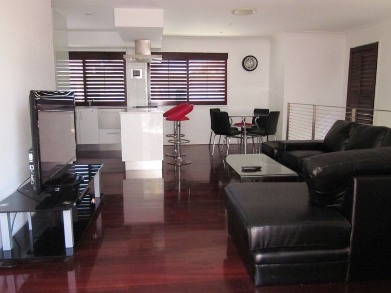 5/14 PEERLESS AVE, Mermaid Beach QLD 4218