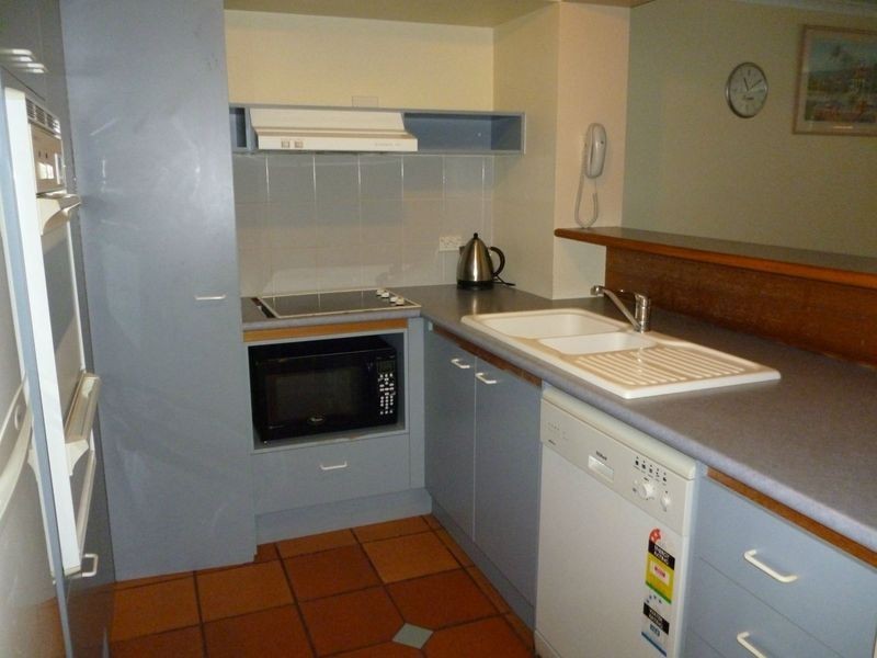 28/16 CRESCENT AVE, Mermaid Beach QLD 4218