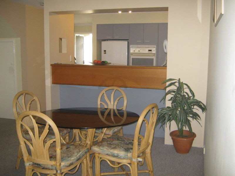 28/16 CRESCENT AVE, Mermaid Beach QLD 4218