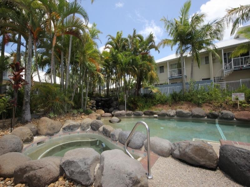 28/16 CRESCENT AVE, Mermaid Beach QLD 4218