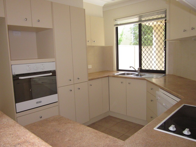 2/52 DOLPHIN AVE, Mermaid Beach QLD 4218
