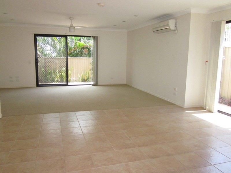 2/52 DOLPHIN AVE, Mermaid Beach QLD 4218
