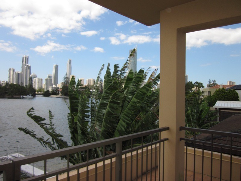Isle Of Capri QLD 4217