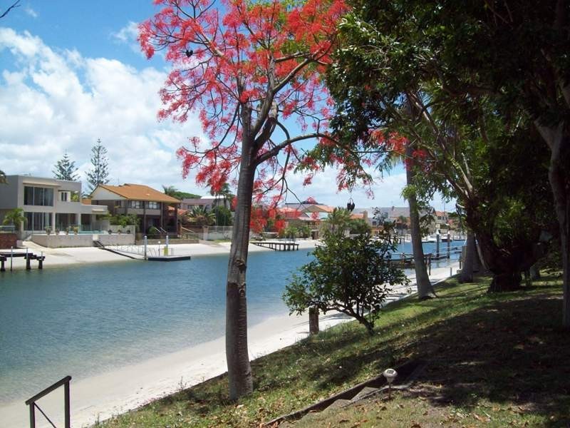 Paradise Waters QLD 4217