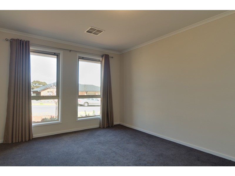 16 Carlson Street, Mount Barker SA 5251