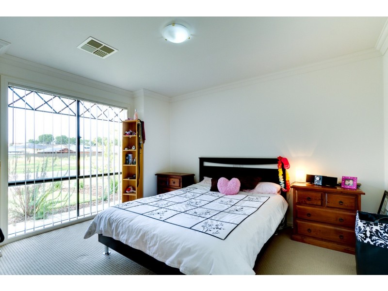 19 Cobb & Co, Strathalbyn SA 5255