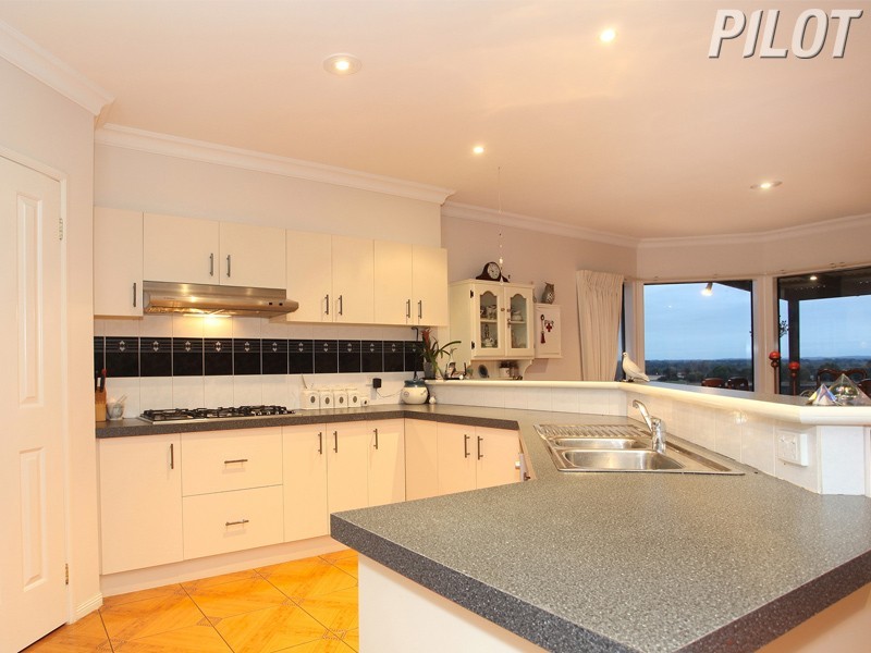 17 Colbert Court, Frankston South VIC 3199